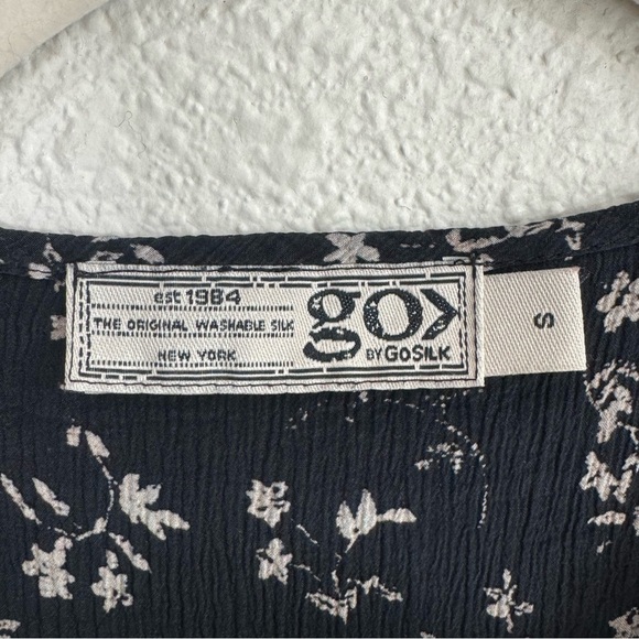 Go by Gosilk Womens Small Popover Blouse Floral Wrinkle Fabric Dainty Preppy - Picture 4 of 9